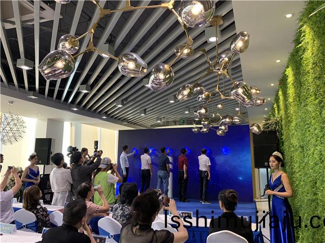 蕪(wu)湖金鷹(ying)世界中心入駐(zhu)企(qi)業(ye)籤約儀(yi)式圓(yuan)滿成(cheng)功(gong) 蕪湖(hu)金(jin)鷹(ying)世界(jie)中心(xin)入駐(zhu)企(qi)業籤(qian)約(yue)儀式(shi)圓(yuan)滿成功(gong)