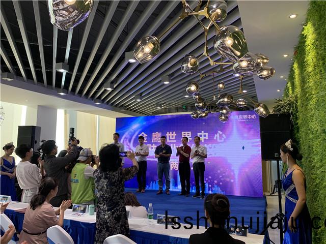 蕪(wu)湖(hu)金鷹(ying)世界中心(xin)入(ru)駐企業(ye)籤(qian)約儀式(shi)圓(yuan)滿成(cheng)功(gong) 蕪湖(hu)金鷹世界中心入(ru)駐(zhu)企(qi)業籤約(yue)儀(yi)式(shi)圓(yuan)滿(man)成(cheng)功