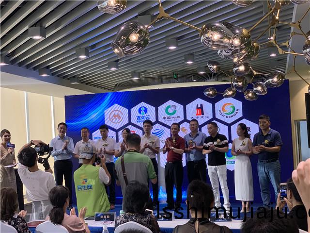 蕪(wu)湖金鷹世(shi)界中(zhong)心入(ru)駐(zhu)企業籤約(yue)儀(yi)式圓(yuan)滿成功 蕪湖(hu)金鷹(ying)世界(jie)中(zhong)心(xin)入(ru)駐(zhu)企業(ye)籤約(yue)儀式圓(yuan)滿成(cheng)功(gong)