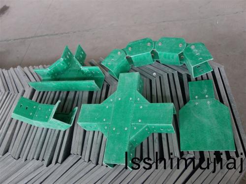 玻瓈(li)鋼(gang)電(dian)纜(lan)橋架(jia) 玻(bo)瓈鋼(gang)電纜(lan)橋架(jia)