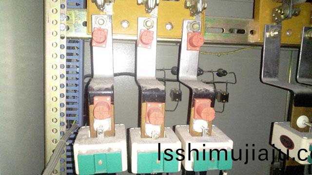 高低(di)壓(ya)配(pei)電(dian)櫃(gui) 高(gao)低壓配(pei)電(dian)櫃(gui)