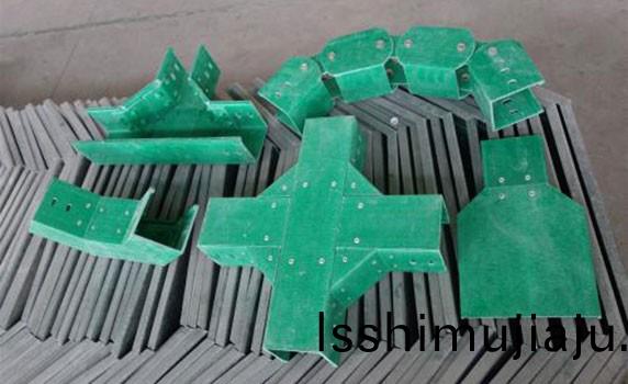 玻(bo)瓈(li)鋼電纜橋(qiao)架